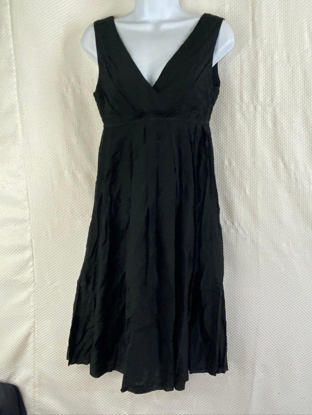 GAP Black Sleeveless V-Neck Midi Dress Fit & Flare Size 2